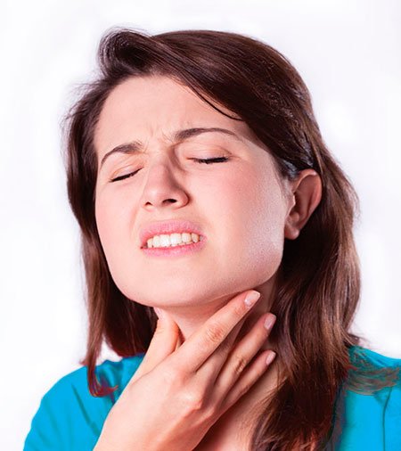 Какие недуги могут вызывать боль в горле?